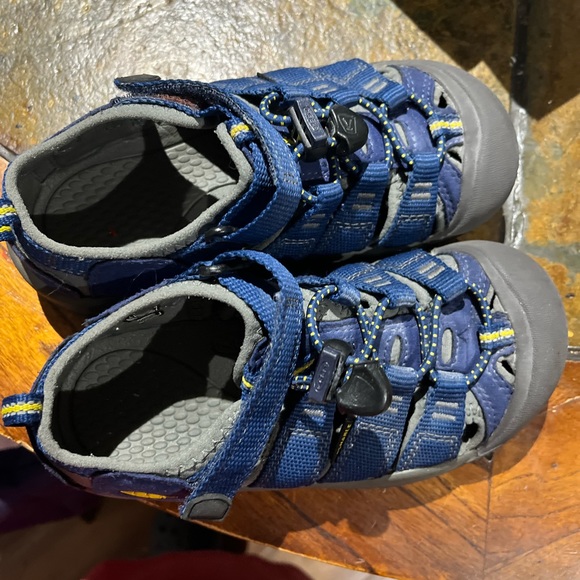 Selling my sons old Keens they are in great condition. Smoke free home. - Picture 1 of 4